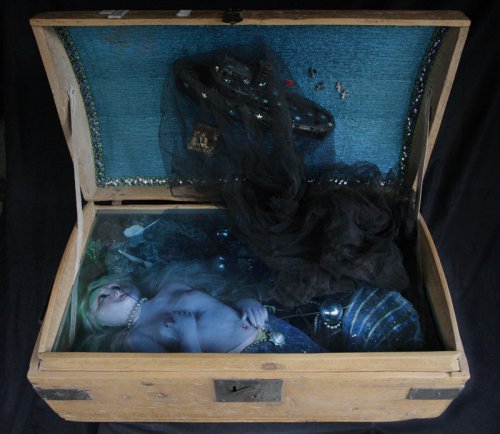 Untitled (Box on a Romantic Theme) - Details