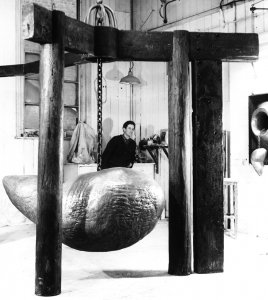 The artist in his studio<br>with Great Deity Enshrined, 1964 - image The artist in his studio<br>with Great Deity Enshrined, 1964 - image